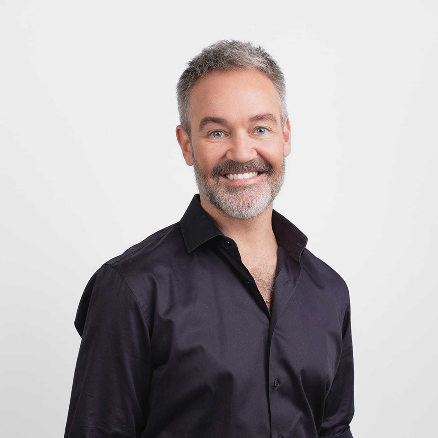 Portrait of Bobby Cooper, a professional stylist at Bobby Cooper, showcasing their expertise and style.