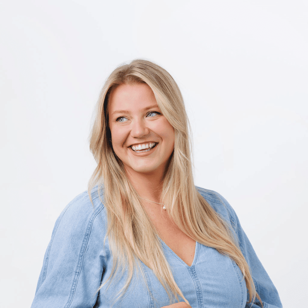 Portrait of Liz, a professional stylist at Bobby Cooper, showcasing their expertise and style.