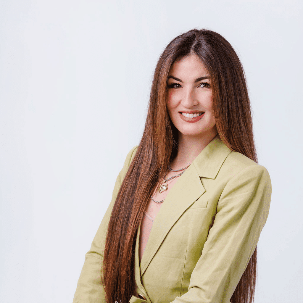 Portrait of Rachel, a professional stylist at Bobby Cooper, showcasing their expertise and style.